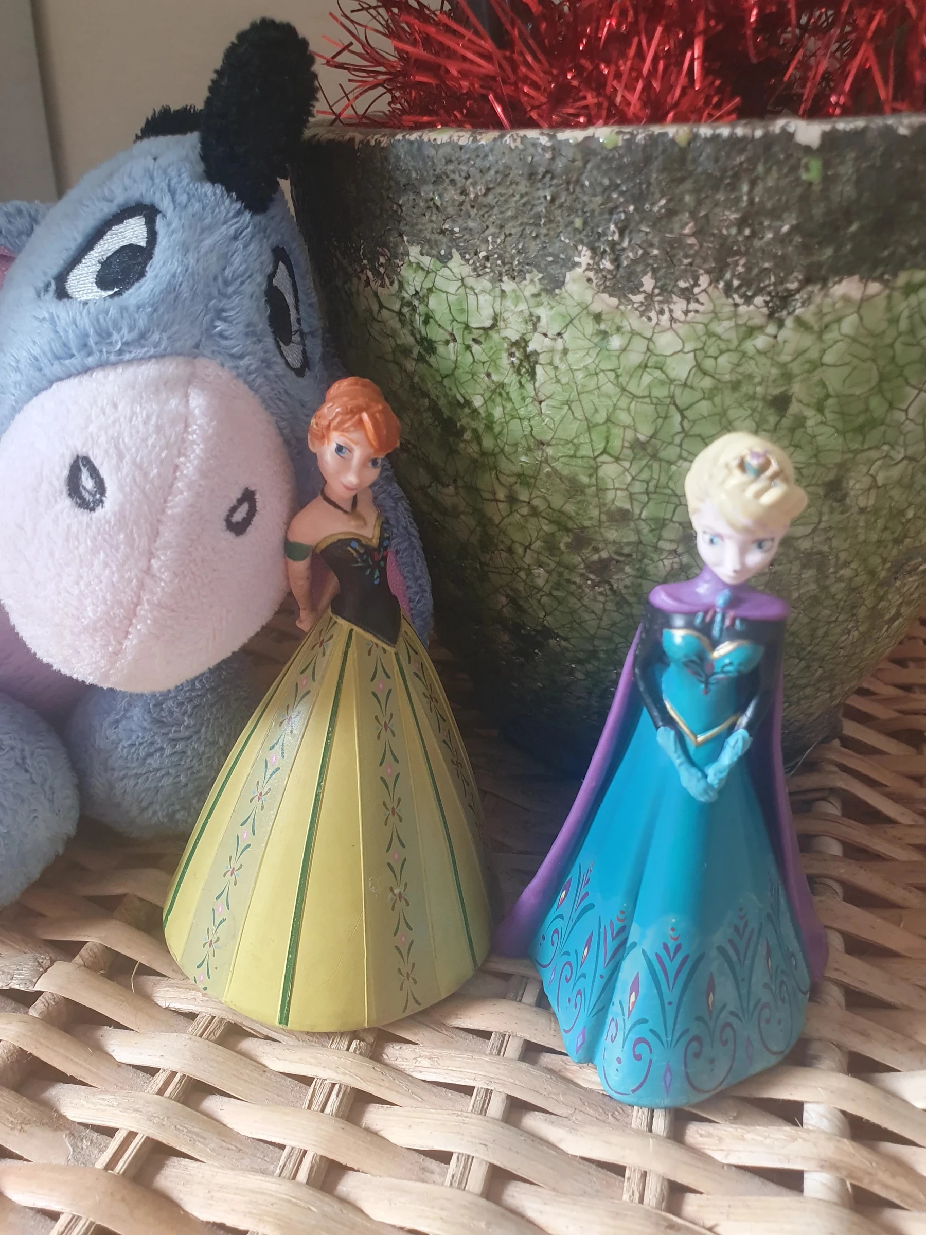 🌸Lots 2 figurines reine des neiges